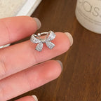 きらめくリボンイヤーカフ